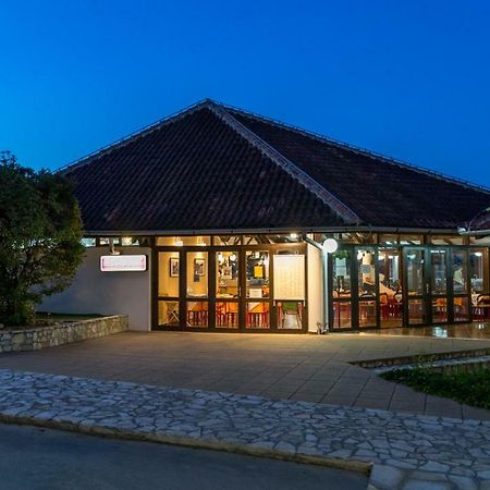 Victoria Mobilehome Jezera Village Holiday Resort Exterior foto